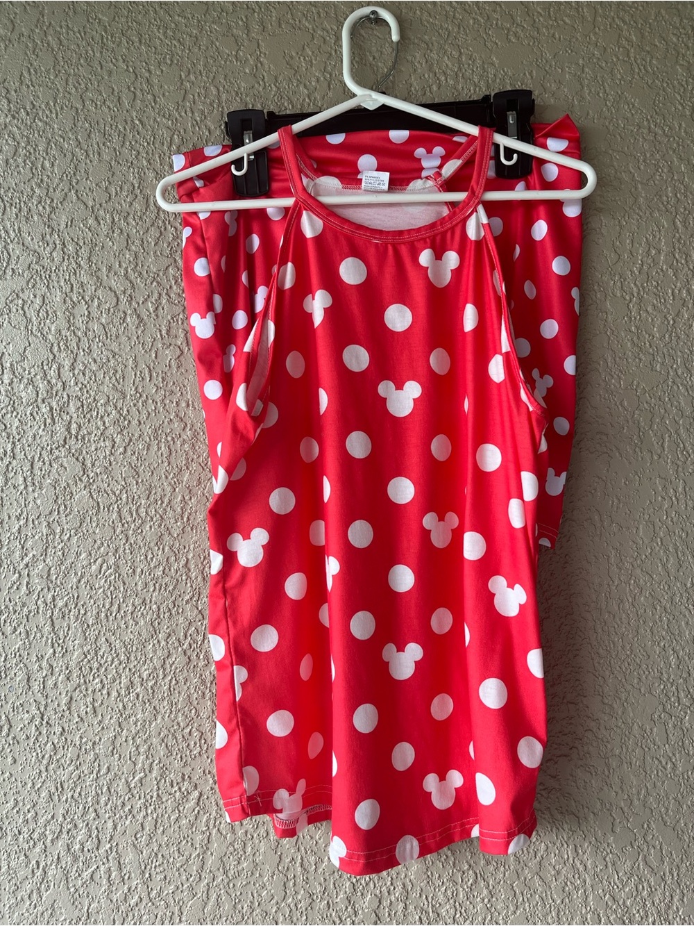 Women’s Minnie Mouse Tank Top and Skort. Some piling on tank top as seen in phot